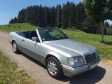 Mercedes-Benz ClassicData 2+, top Zust., Historie, Scheckheft - gebrauchte Mercedes-Benz E 220 aus dem Jahr 1996