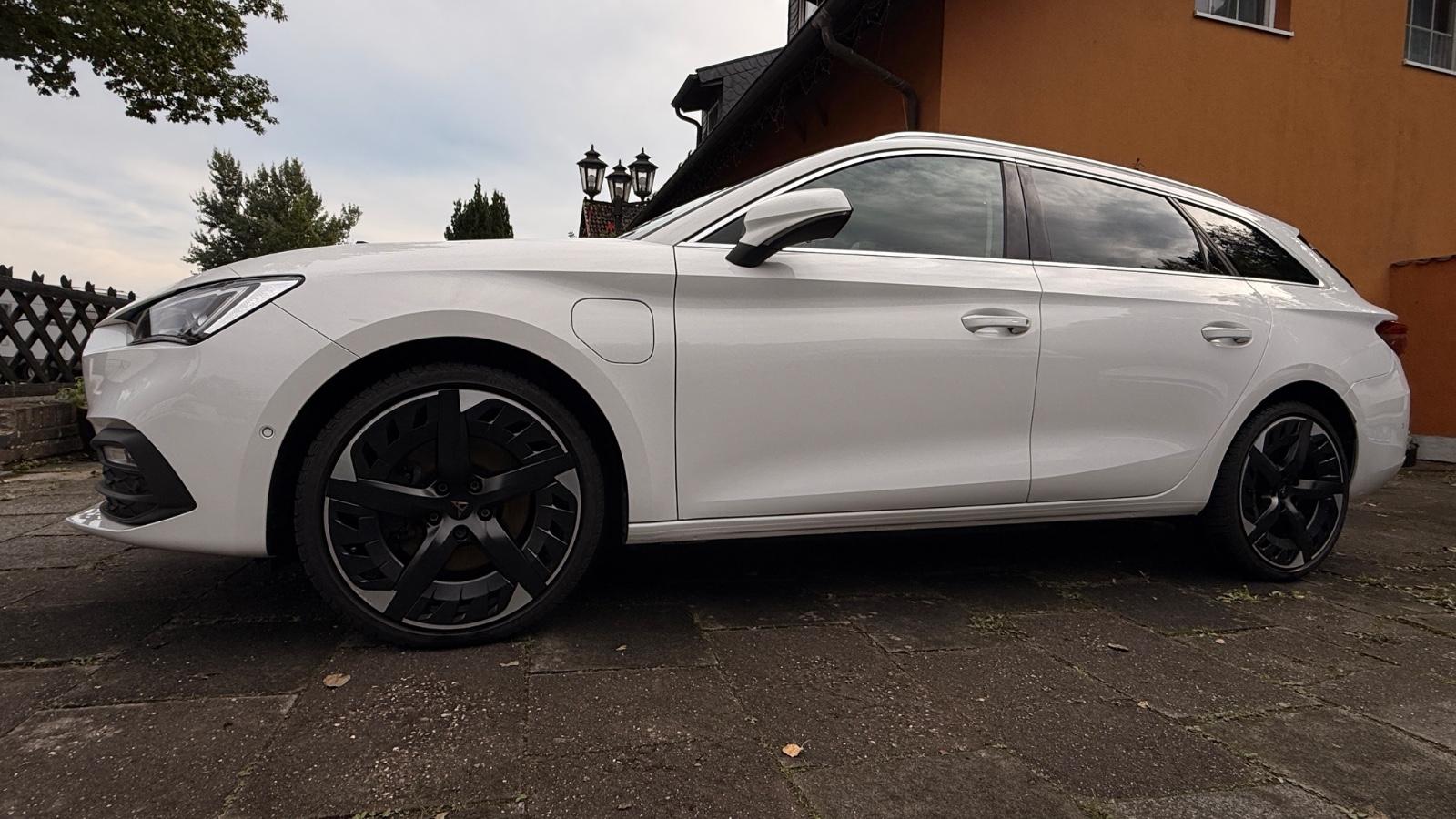Seat Leon 1.4 e-HYBRID Xcellence DSG Sportstourer...