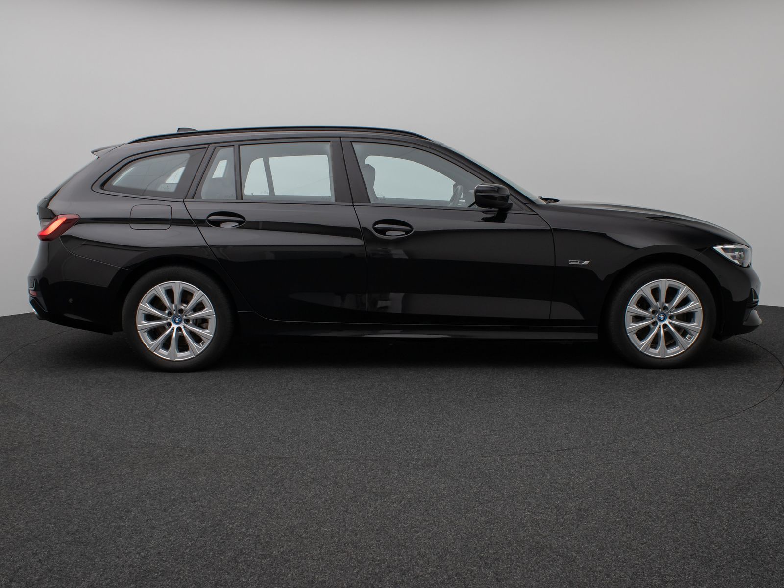 Fahrzeugabbildung BMW 320e xD Panorama Kamera DAB HiFi Alarm Sport LED