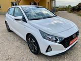 Hyundai i20 1.0 KLIMA ALLWETTER ALU SHZ CARPLAY GRA - gebrauchte Hyundai i20 aus dem Jahr 2023