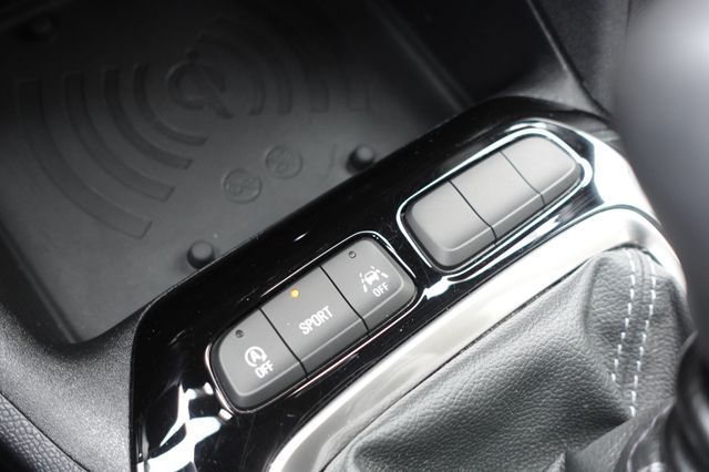 Fahrzeugabbildung Opel Corsa F 1.2 Turbo GS KlimaA,LED,Navi,SHZ,Kam.,LM