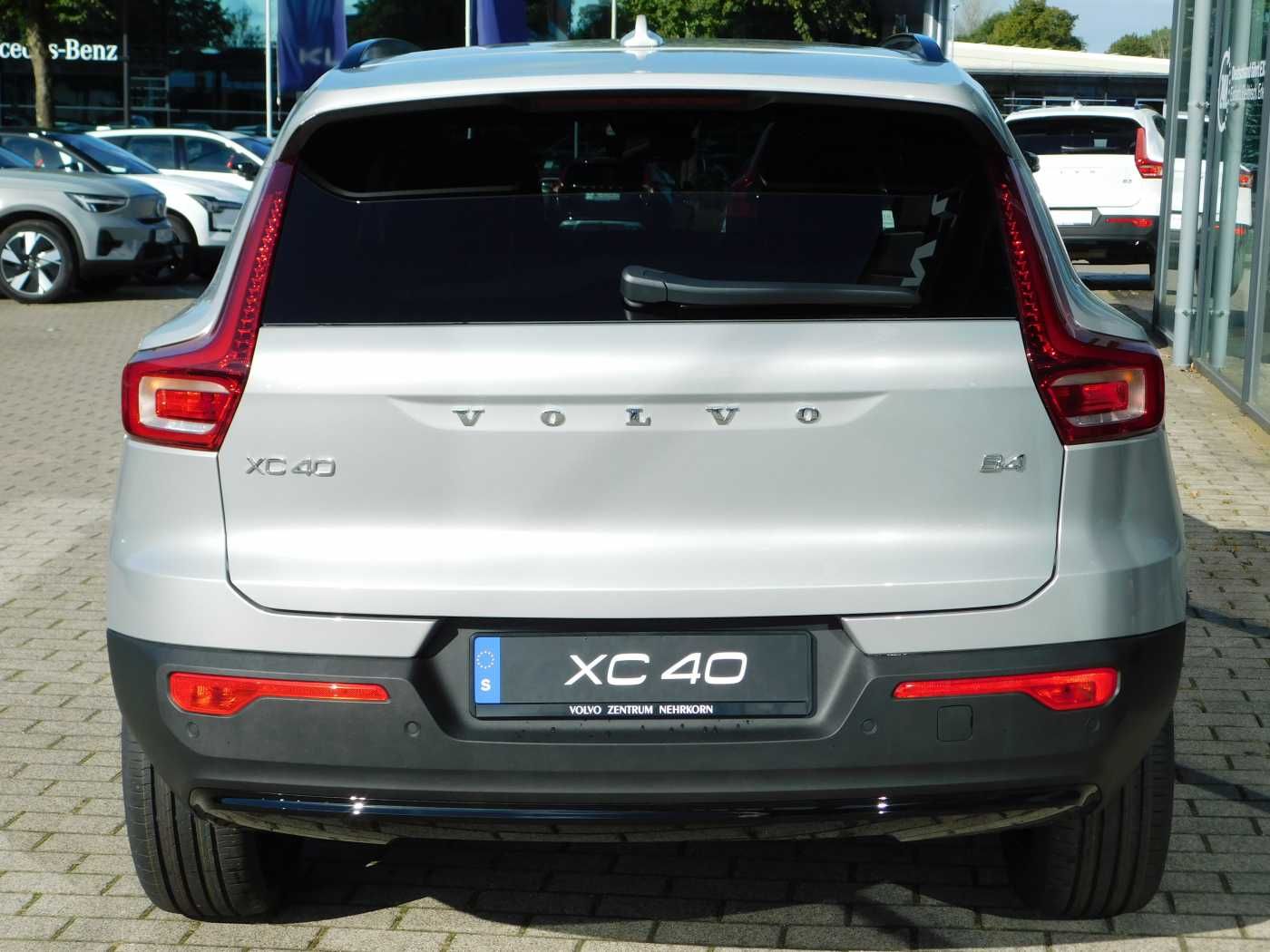 Fahrzeugabbildung Volvo XC40 B4 B DKG Plus Dark 'Glasschiebedach, 360 Ca