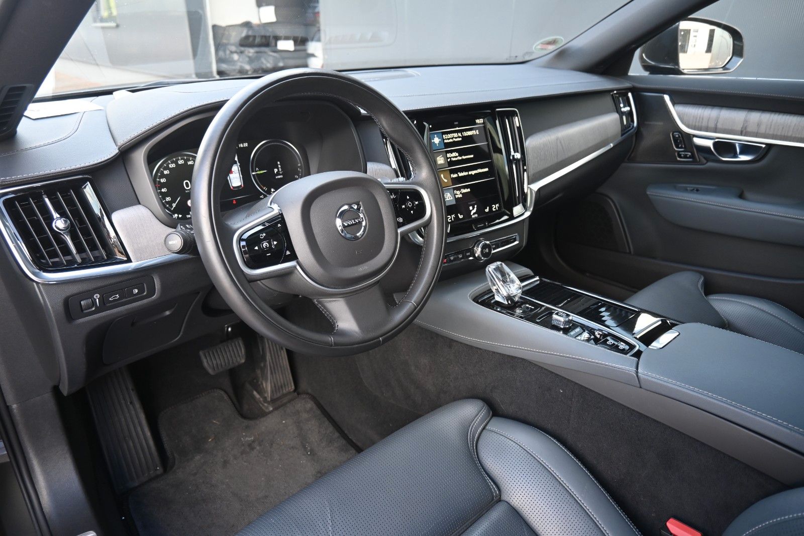 Fahrzeugabbildung Volvo V90 T8 AWD Recharge Inscription*PANO*360*H&K*HUD