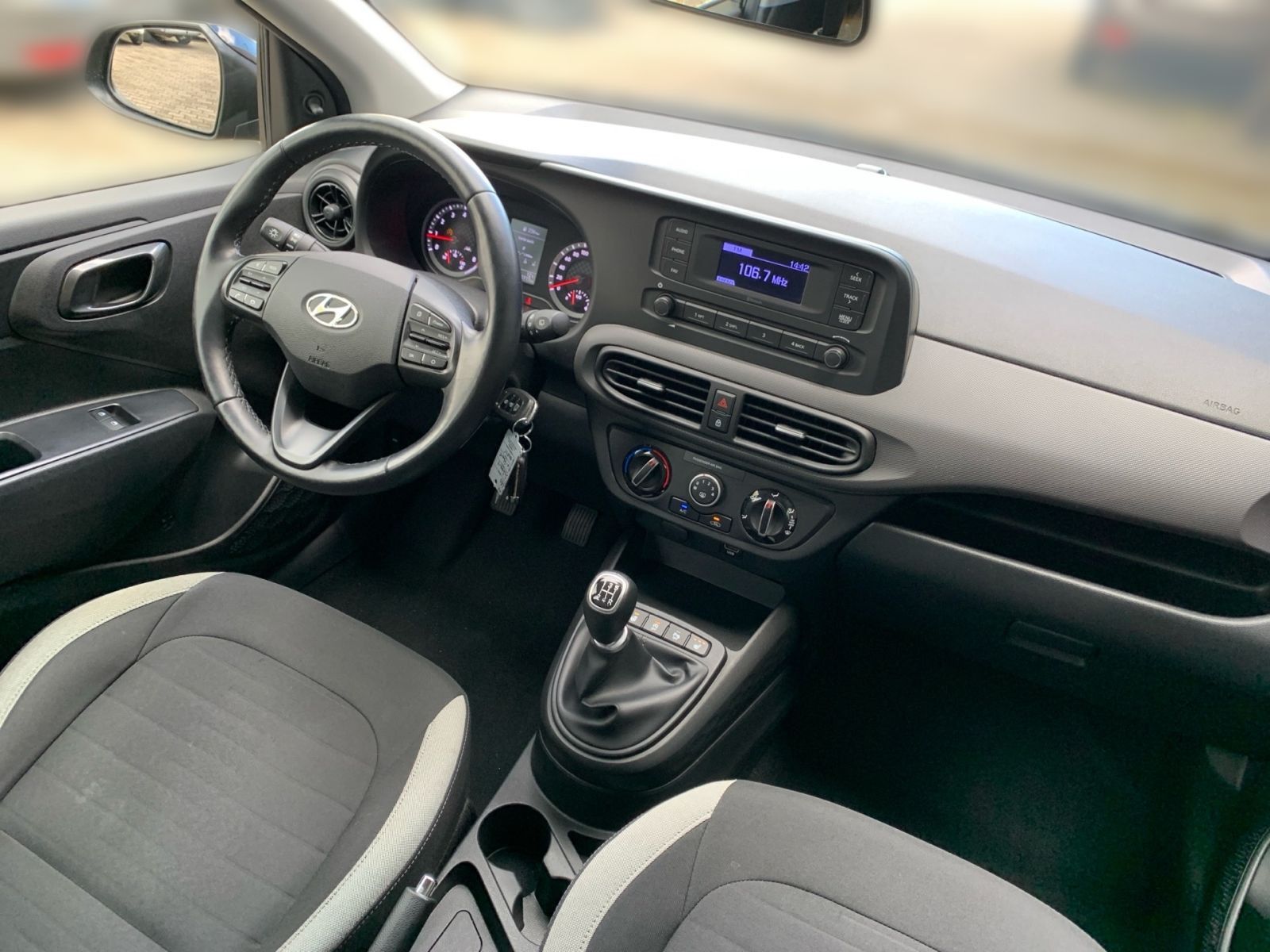 Fahrzeugabbildung Hyundai i10 1.0 Select Anhängerkupplung Sitzheizung PDC
