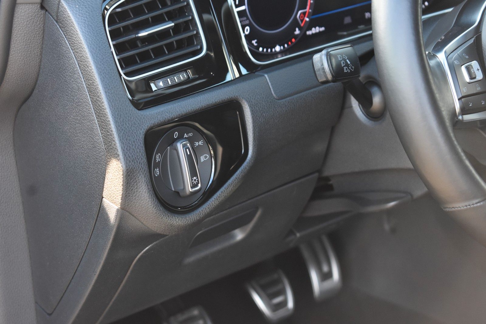 Fahrzeugabbildung Volkswagen Golf VII Lim. GTD BMT/Start-Stopp DYNAUDIO