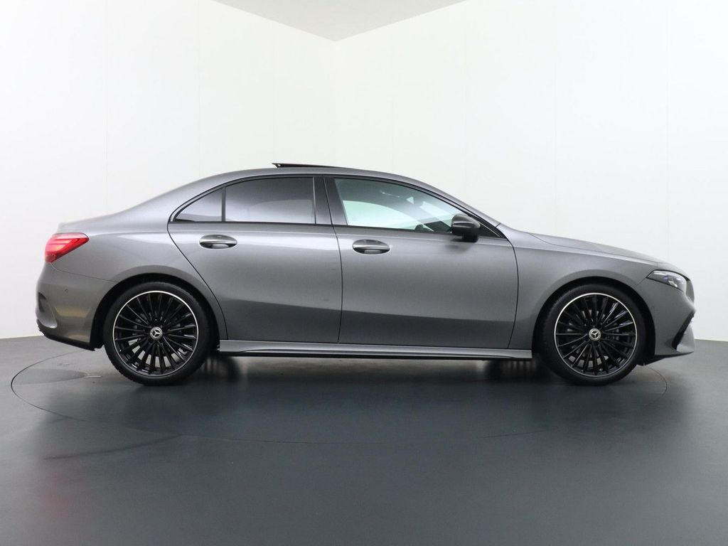 Mercedes-Benz A 180 Star Edition AMG Line | Panorama - Schiebe