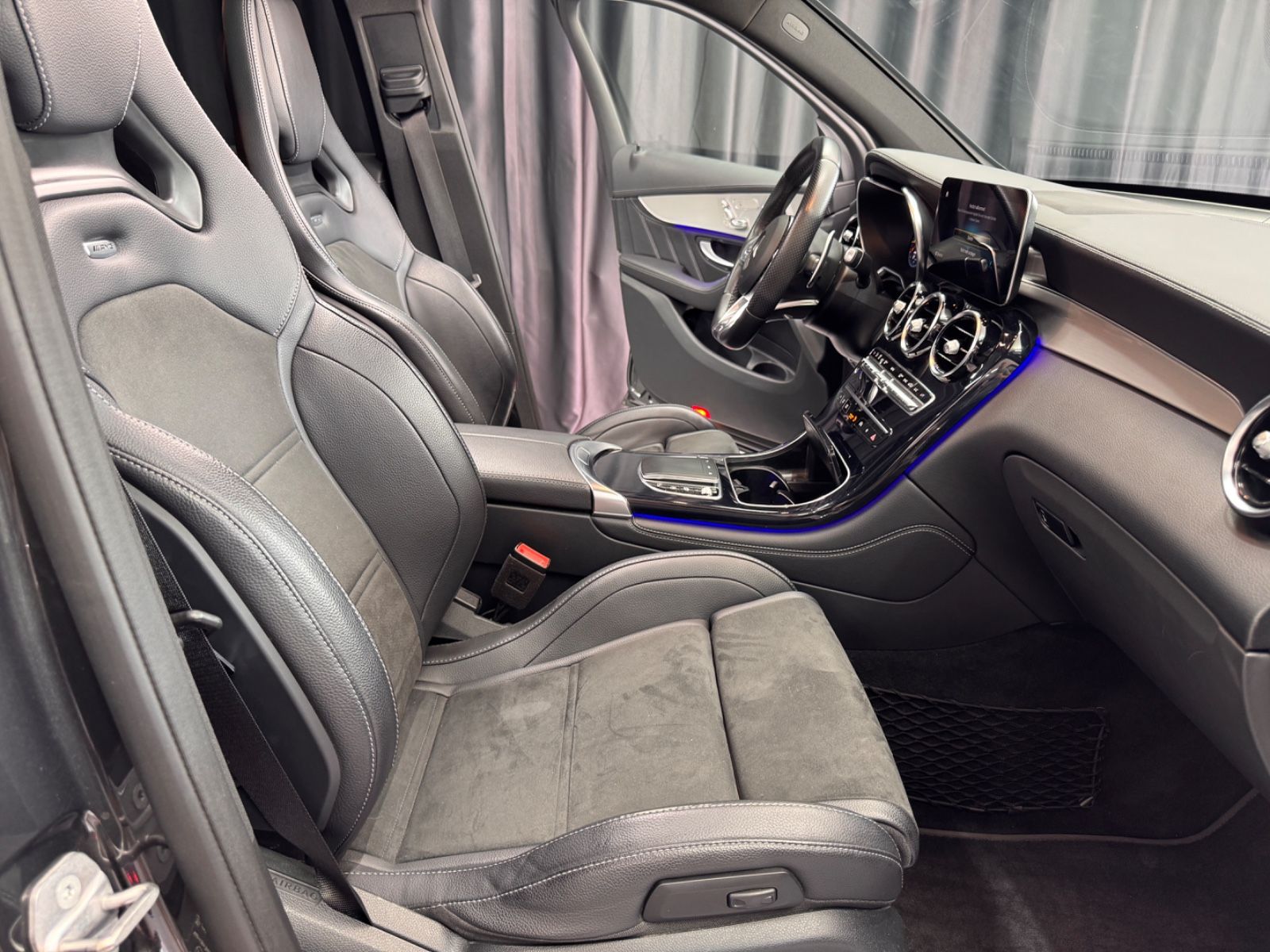 Fahrzeugabbildung Mercedes-Benz GLC 63 AMG 4Matic|PP-SITZE|PANO|AHK|360 KAMERA|