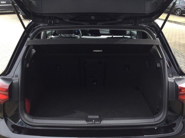 Fahrzeugabbildung Volkswagen Golf VIII TSI Life Standhzg. LED AHK Navi Pano A