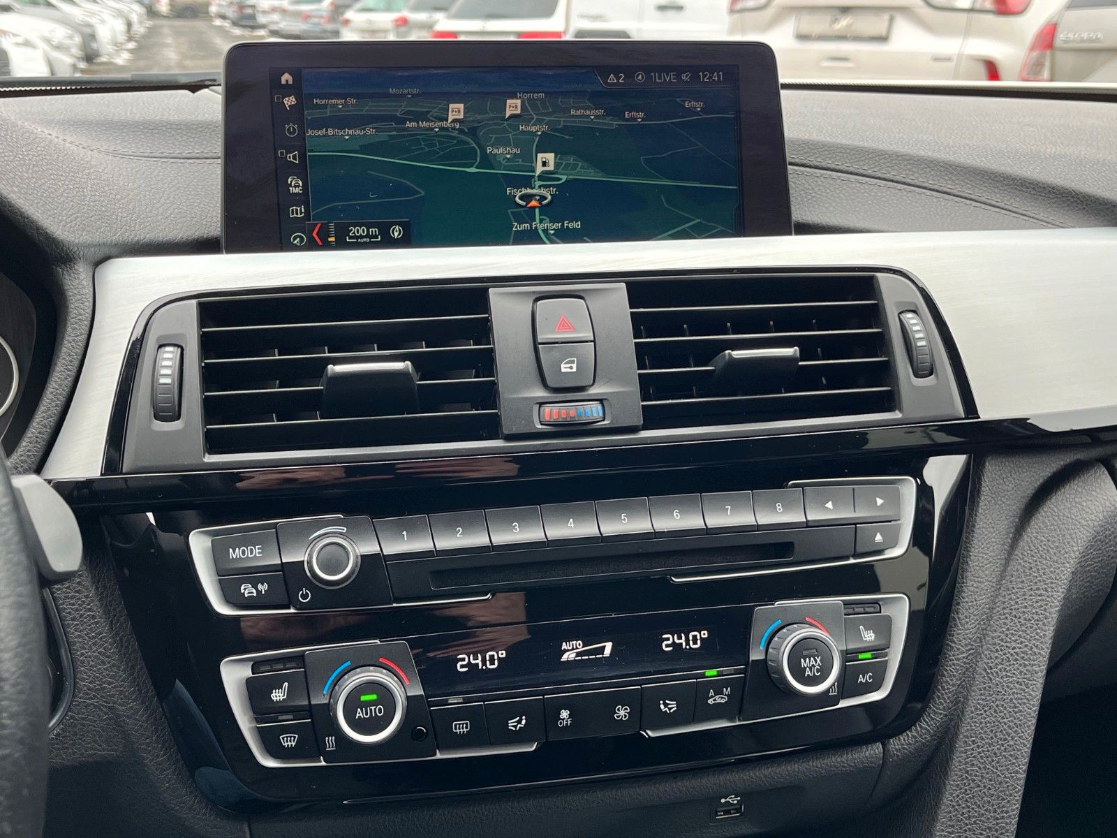 Fahrzeugabbildung BMW 330i Tour Aut M SPORTPAKET Navi Leder HUD VOLL!!