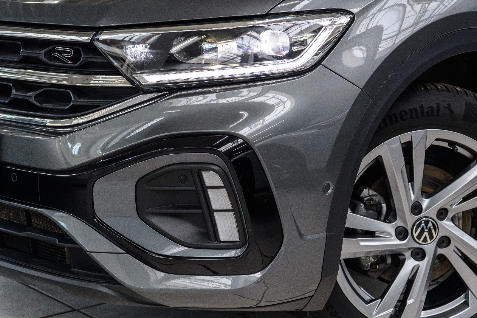 Fahrzeugabbildung Volkswagen T-Roc R-Line 1.5 TSI DSG LED+AHK+KAMERA+ACC+SHZ