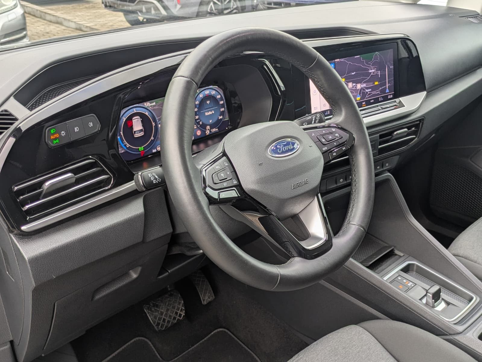 Fahrzeugabbildung Ford Grand Tourneo L2 Active LED*PANO*AHK*ACC*7-Si