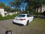 Alfa Romeo Giulia 2.0 Turbo 16V 206 kW AT8-Q4 Veloce Veloce - Alfa Romeo Giulia mit Benzin-Antrieb: Limousine