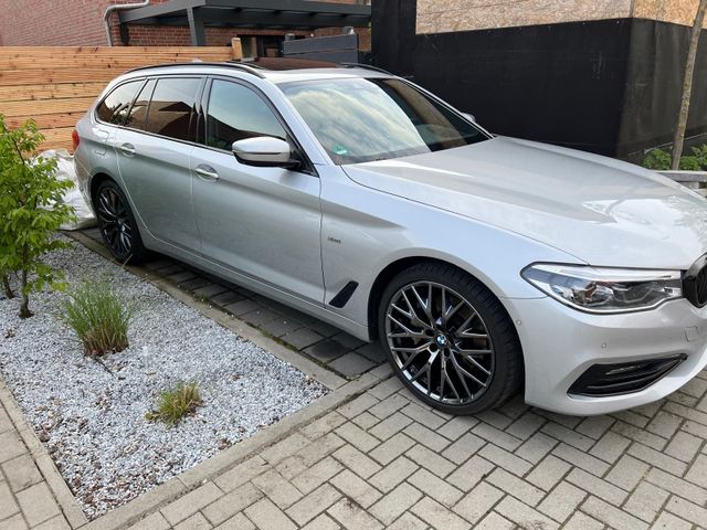 BMW 530XD Komf,360grad,Pan,HeadUp,AHK,Memory,S...