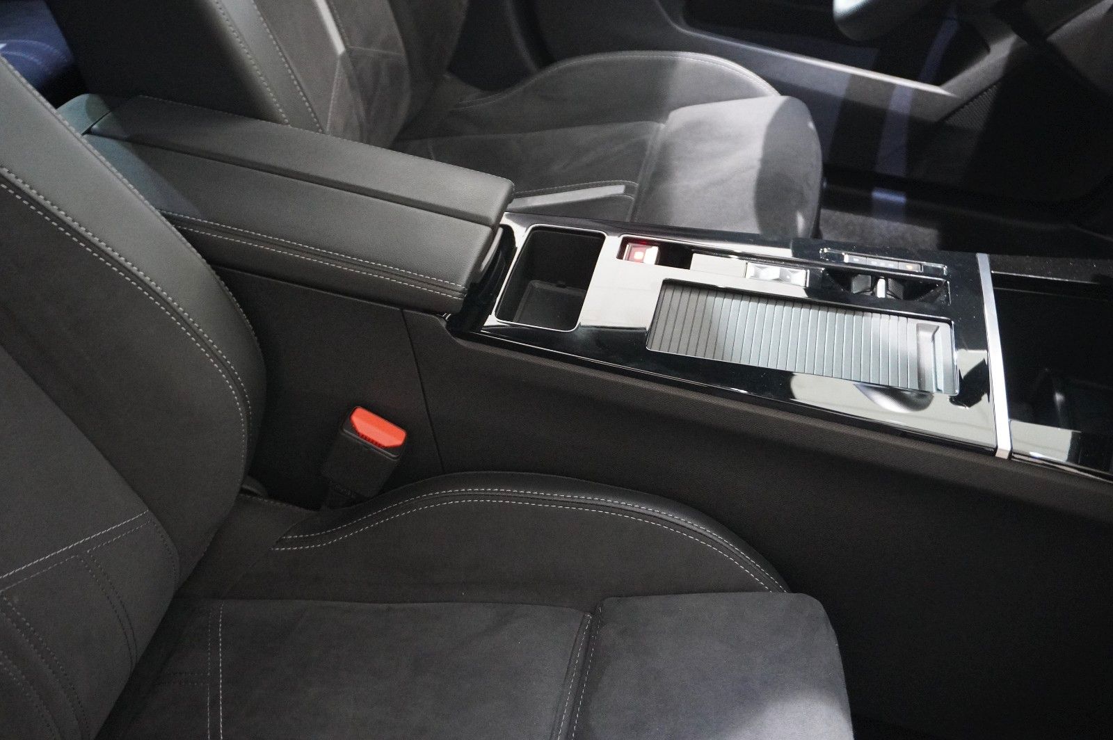 Fahrzeugabbildung Opel Astra L Lim. 1.6T PHEV GSe NAVI/LED/360°/SPORT