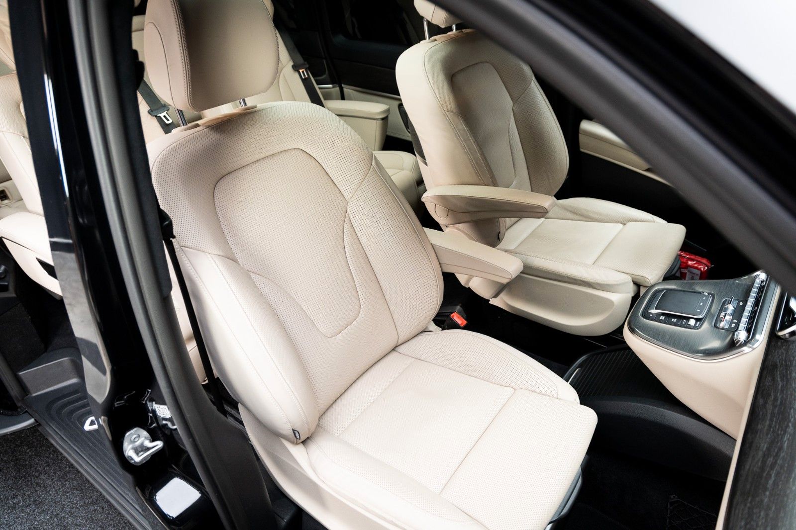 Fahrzeugabbildung Mercedes-Benz V 300 d 4MATIC EXCLUSIVE lang + AIRMATIC + Bur