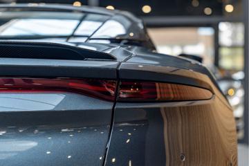 2019 Aston Martin DBS — миниатюра 22