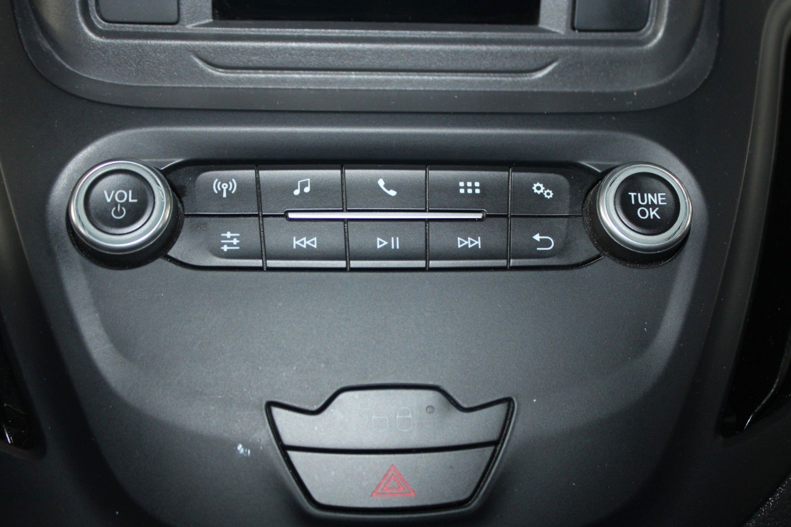 Fahrzeugabbildung Ford Transit Courier 1,5 TDCi Kasten Allwetter 1.Hand