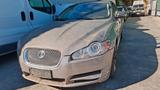 Jaguar XF 3.0 DS V6 Luxury PER RICAMBI - gebrauchte Jaguar XF aus dem Jahr 2010