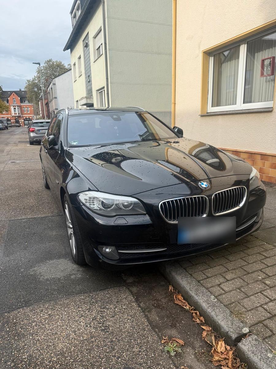 BMW 520 2013 — rear view