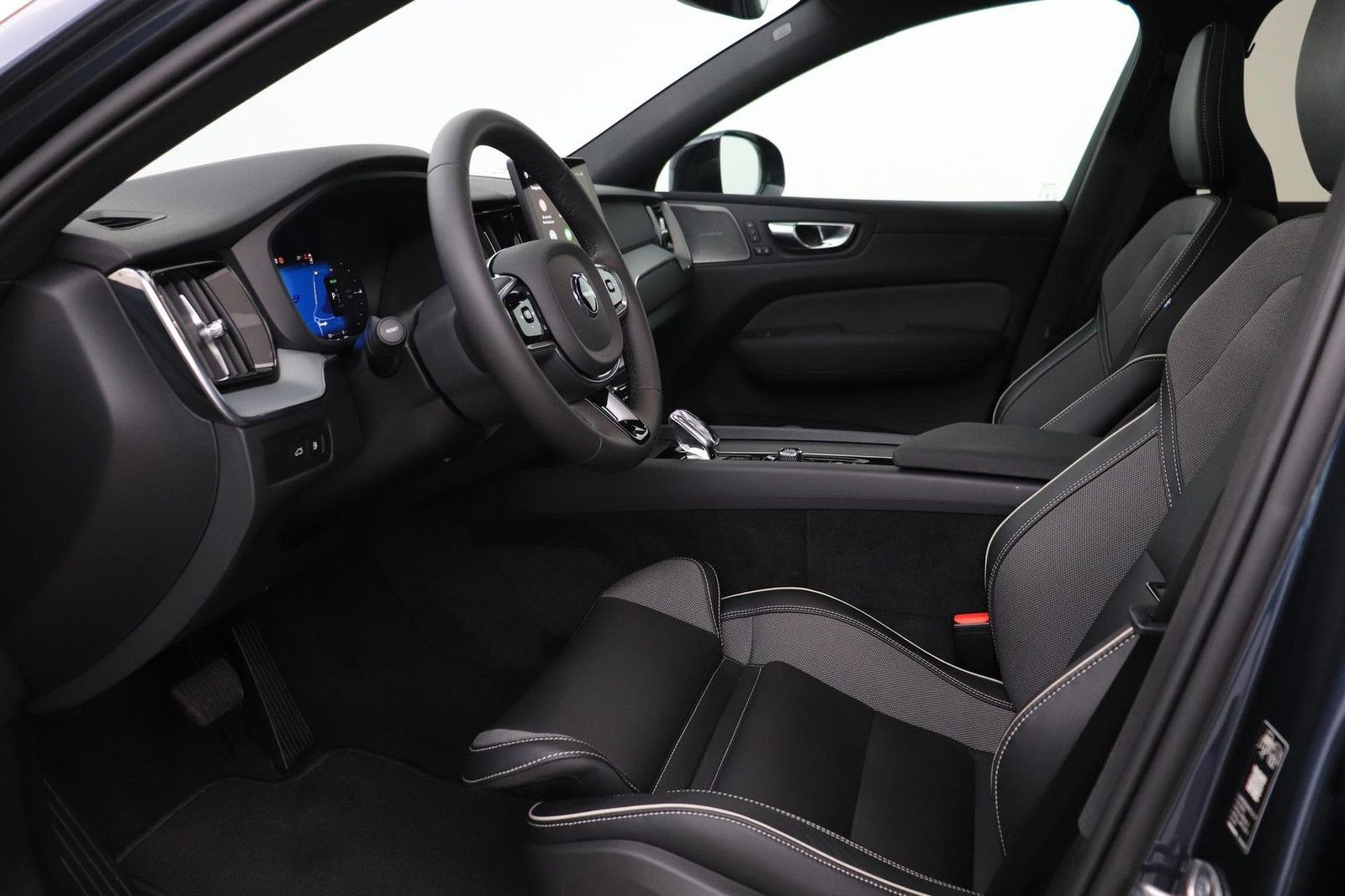 Volvo XC60 T6 Plus Black Edition | Harman/Kardon | pan imagem 3
