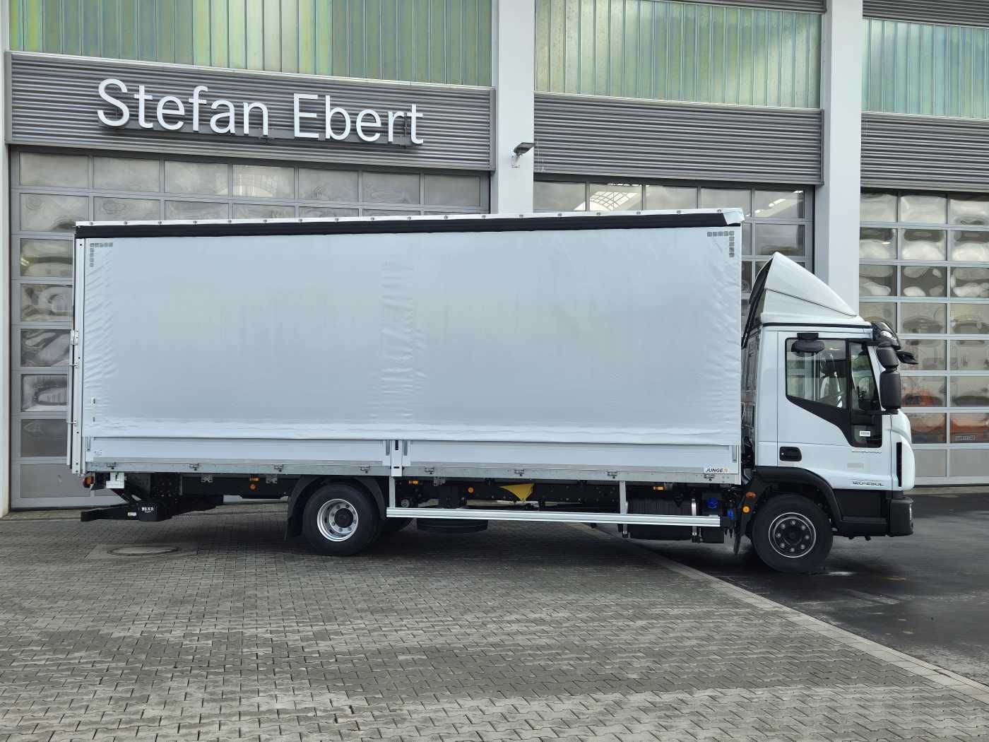 Fahrzeugabbildung Iveco Eurocargo ML120E25 / P Curtainsider+LBW Spoiler