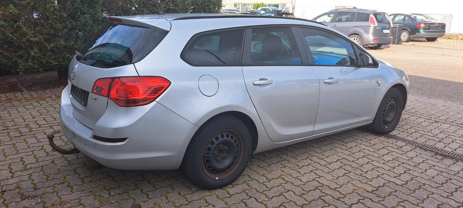 Opel Astra 2012 — photo 5