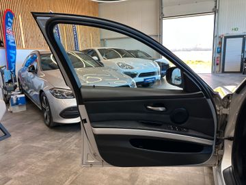 MYAUTOCENTER – Gebraucht- und Jahreswagen mit Werkstattservice in Pfaffenhofen BMW 320d Touring *Xenon*Leder*Automatik*AHK*