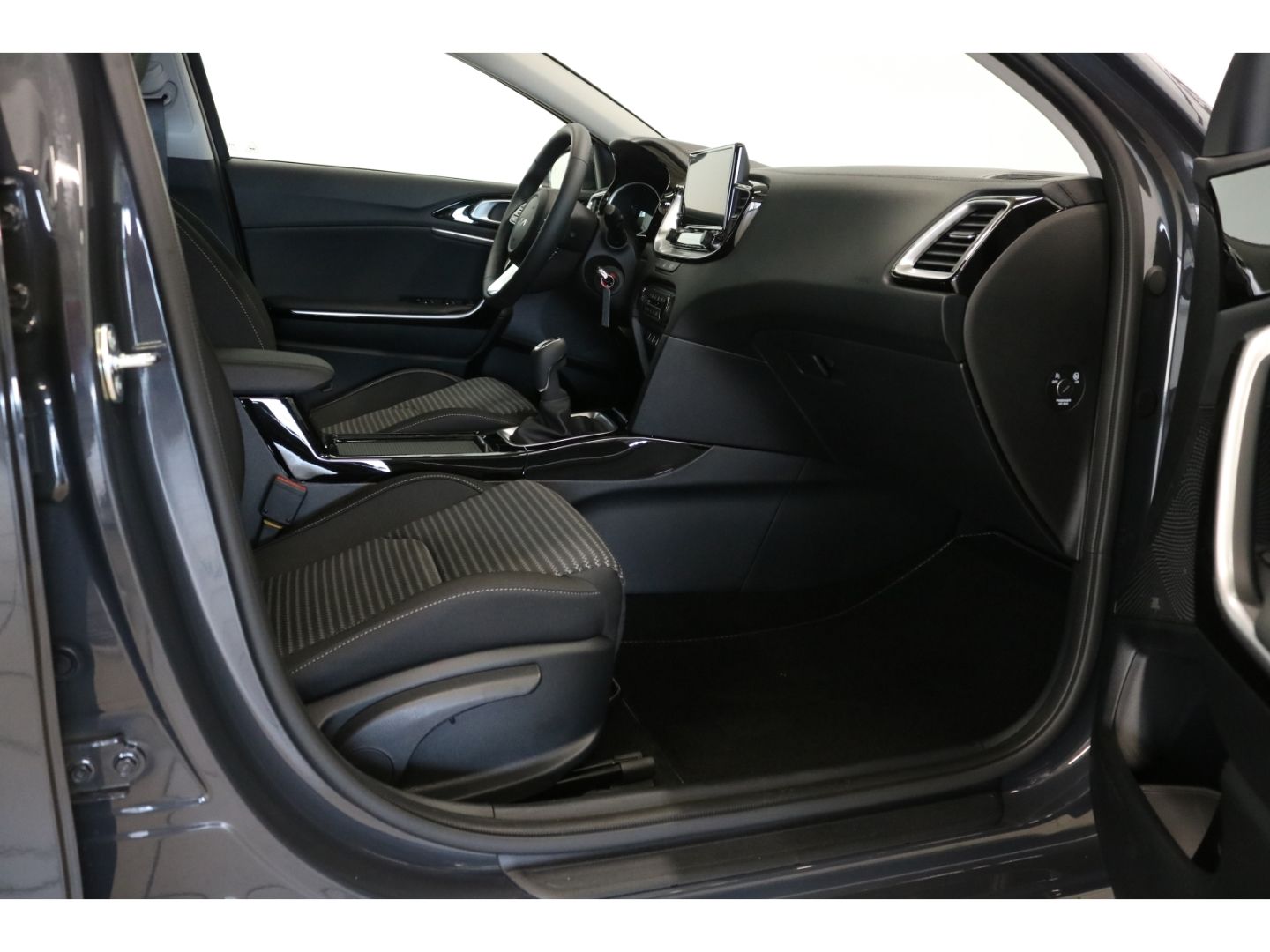Fahrzeugabbildung Kia Ceed_sw 1.5 T-GDI Spirit SHZ Navi JBL Kamera