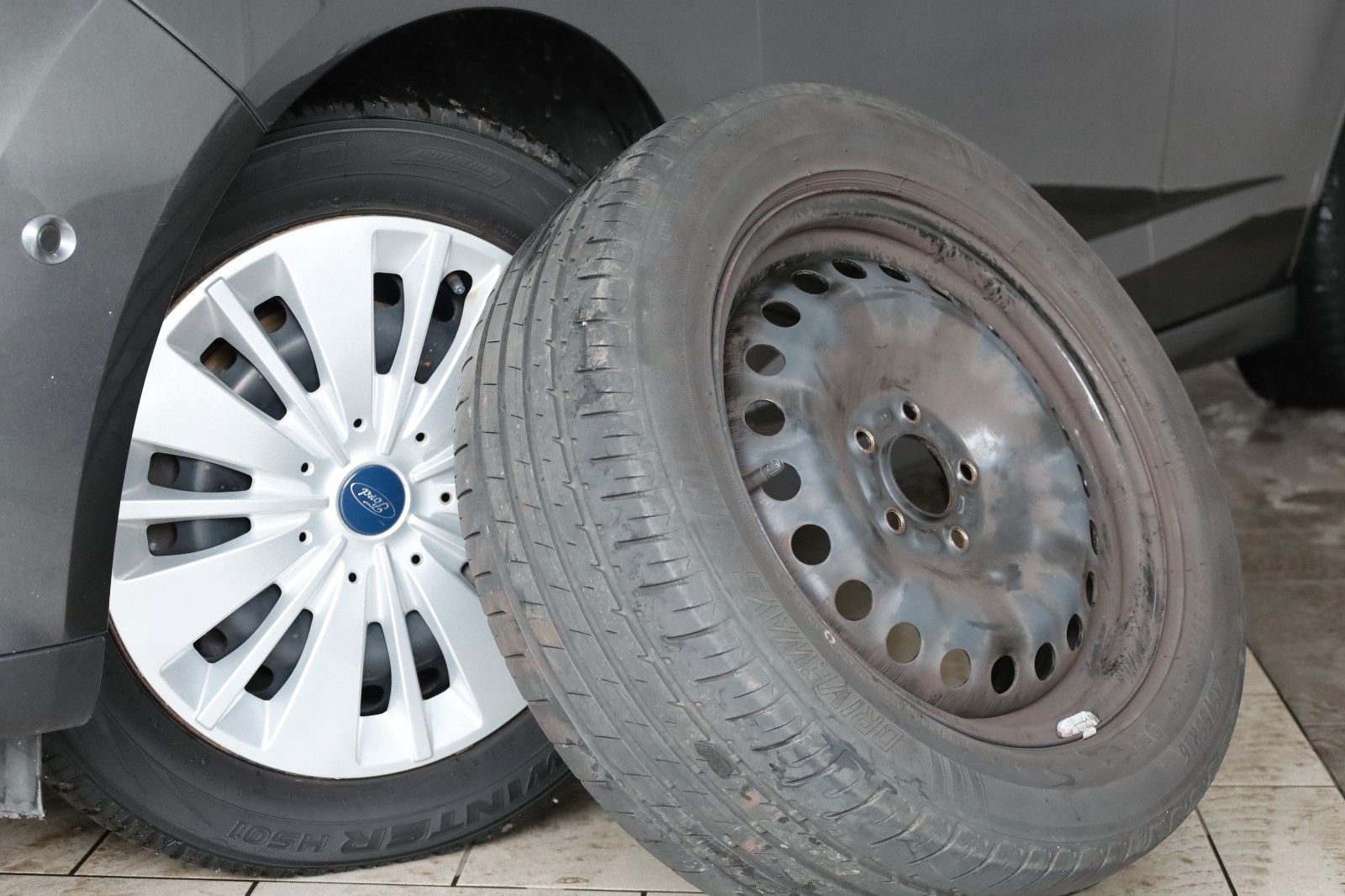 Fahrzeugabbildung Ford C-MAX Cool & Connect Navi,Kamera,SH,AHK,SR+WR