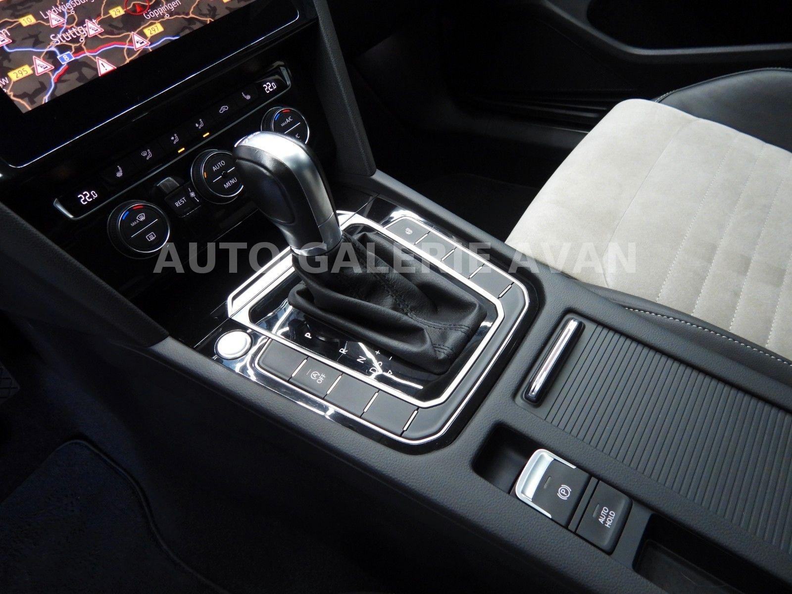 Volkswagen PASSAT VARIANT 1.5 TSI HIGHLINE