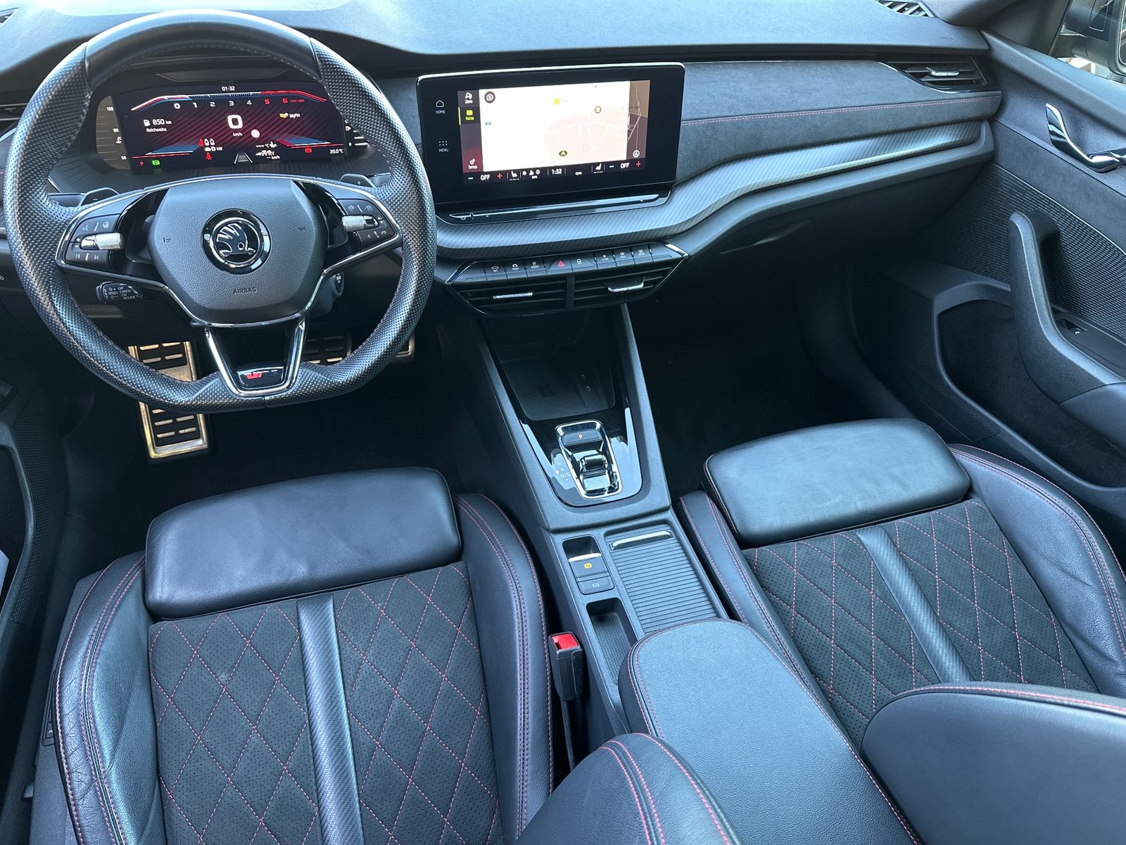 Fahrzeugabbildung SKODA Octavia Combi 2.0 TDI DSG RS NAV+LED+STHZ+ACC