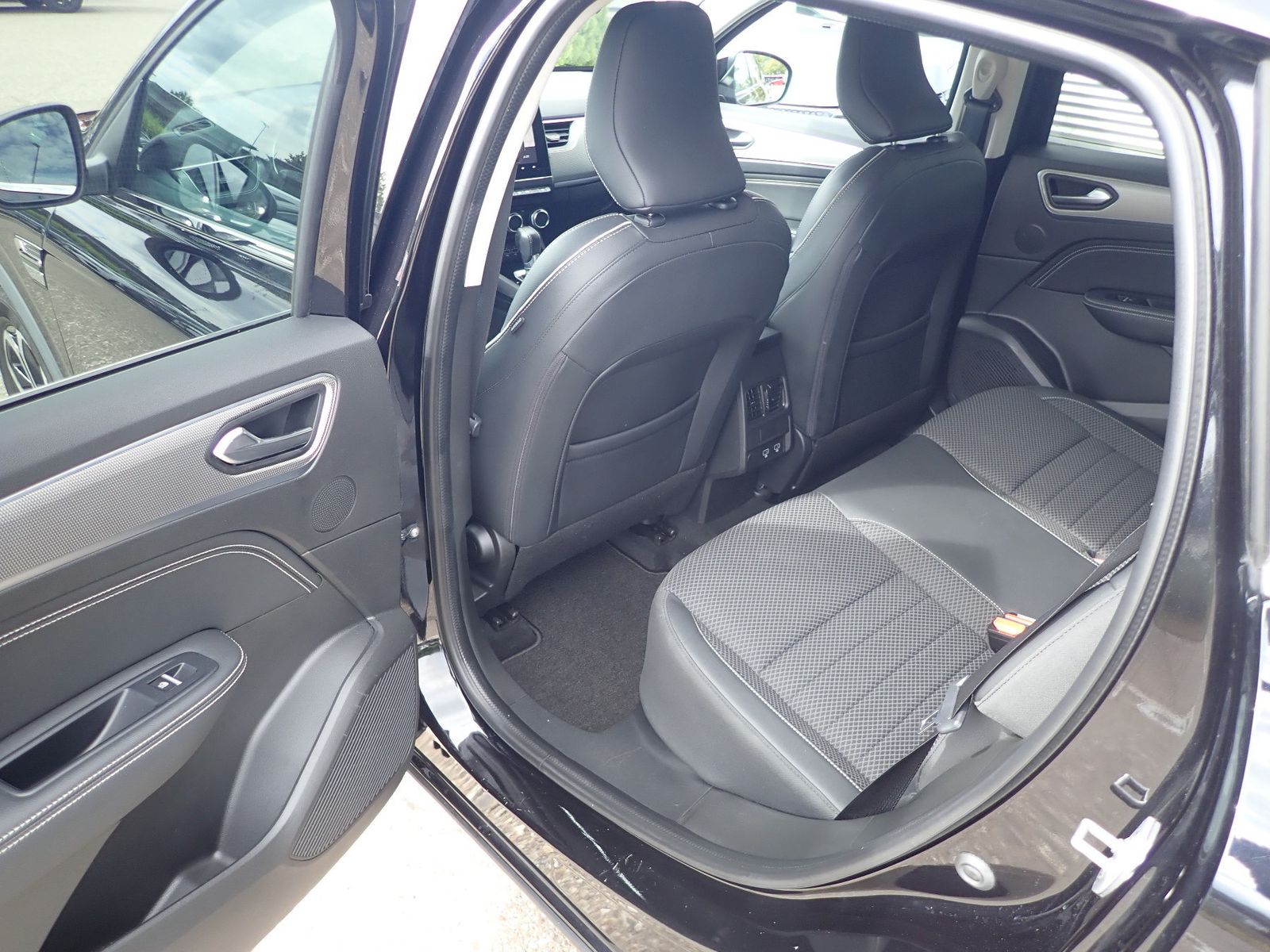 Fahrzeugabbildung Renault Arkana Intens TCe 140 EDC