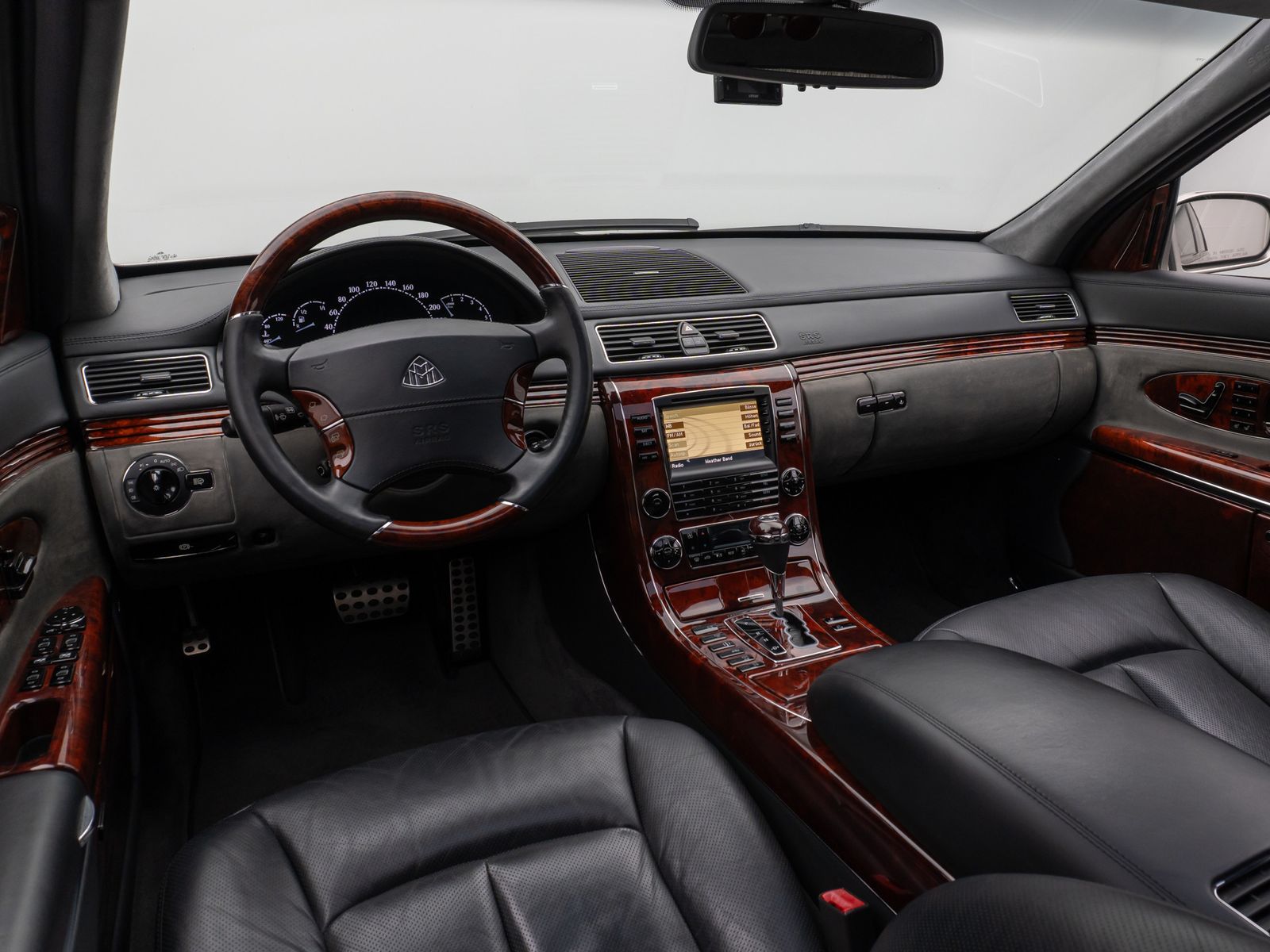 Fahrzeugabbildung Maybach 57 DUOTONE V12 Fondpaket Massage Solar VOLL