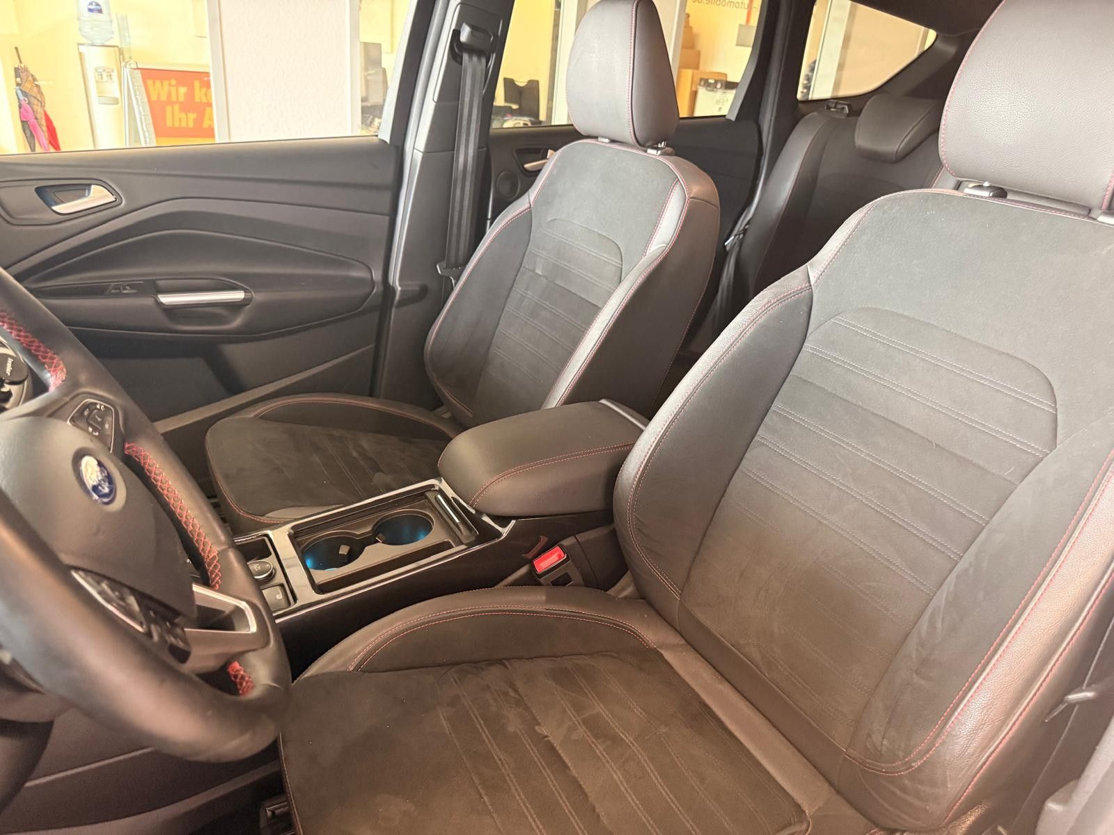 Fahrzeugabbildung Ford Kuga ST-Line / NAVI/ KLIMA/AHK/ALLRAD