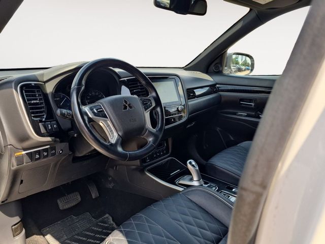 Outlander 2.4 4WD Plug-In Hybrid Diamant