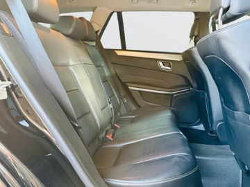 Mercedes E 220 - 8