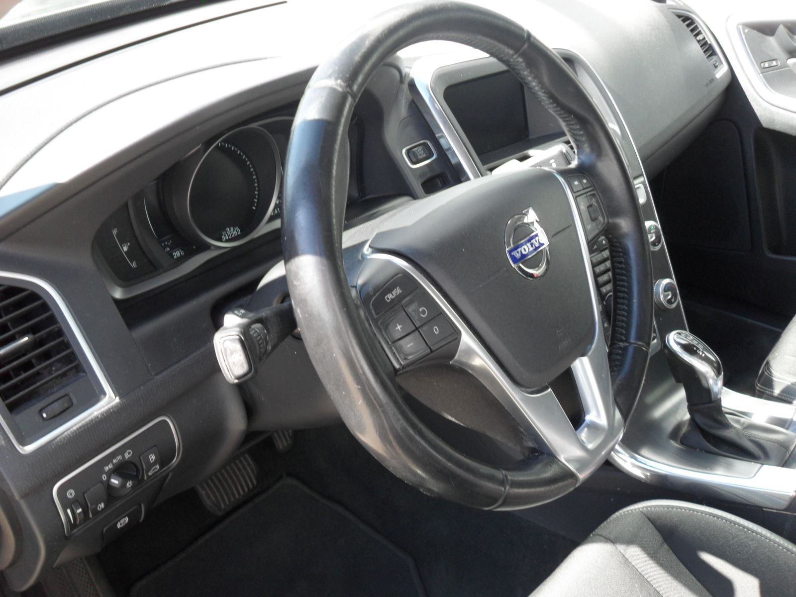 Fahrzeugabbildung Volvo XC 60 2.0 Automatik - Momentum 2WD