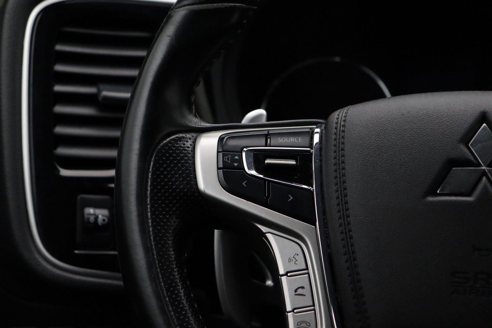 Fahrzeugabbildung Mitsubishi Outlander PHEV 2.4 Basis 4WD