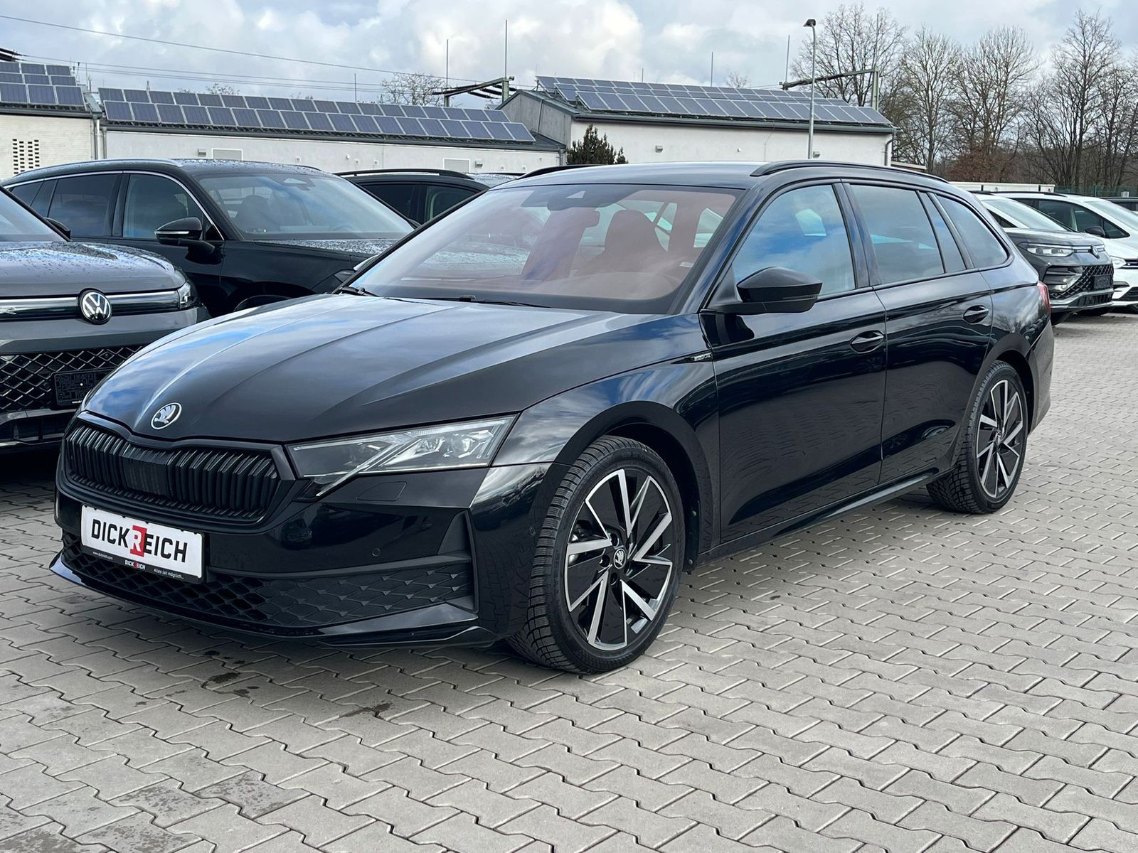 Fahrzeugabbildung SKODA Octavia 2.0 DSG Sportline MATRIX*AHK*CANTON*5J.G