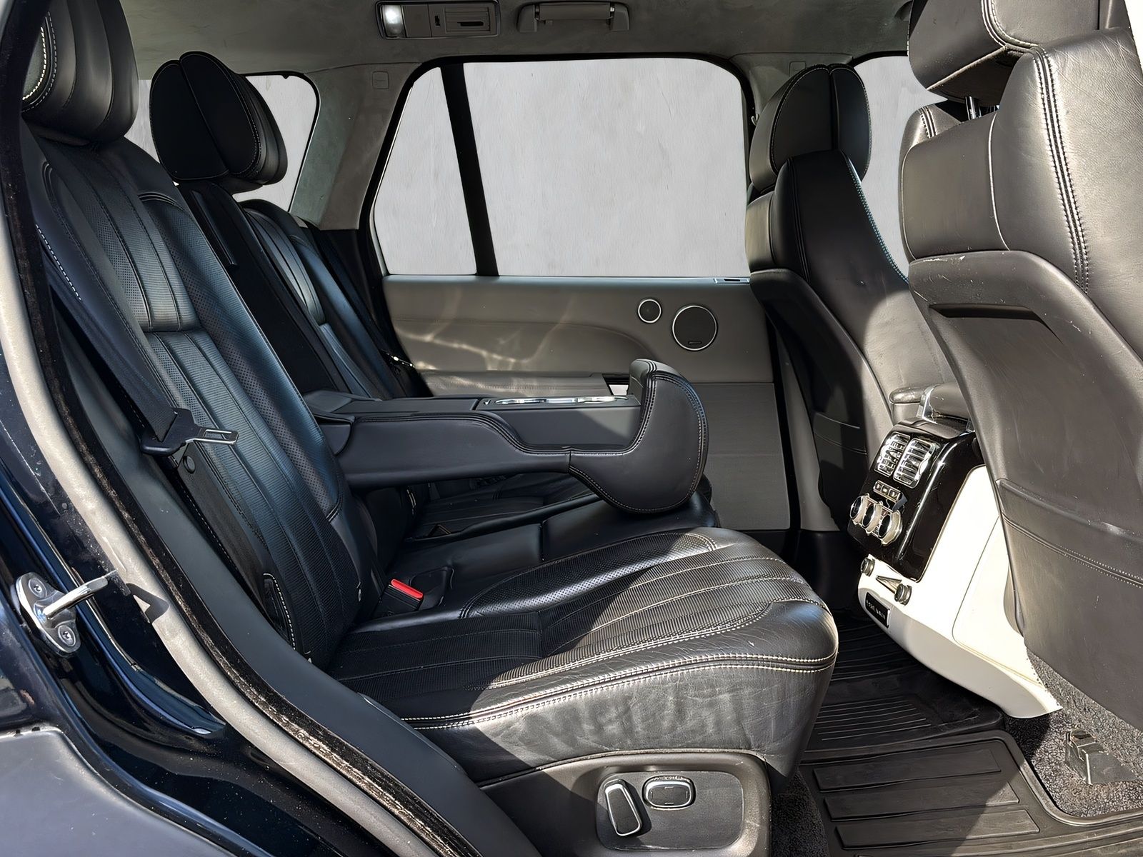 Fahrzeugabbildung Land Rover Range Rover 3.0 TDV6 Autobiography PANO*ACC*AHK