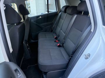 Volkswagen Tiguan - 8