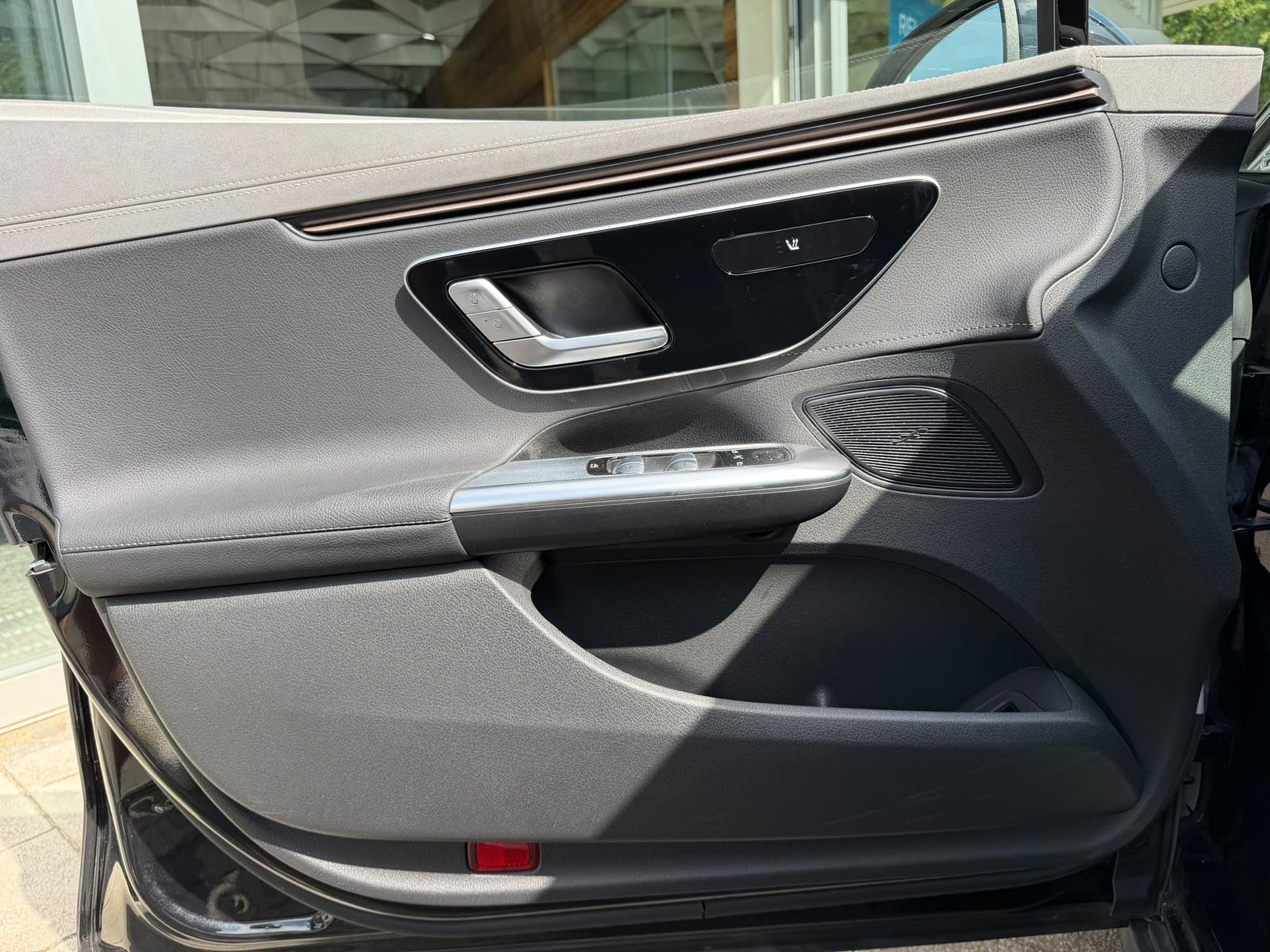 Fahrzeugabbildung Mercedes-Benz EQE 300 Advan WIDES+LEDER+LED+STNDHZ+NAVI+KAM+