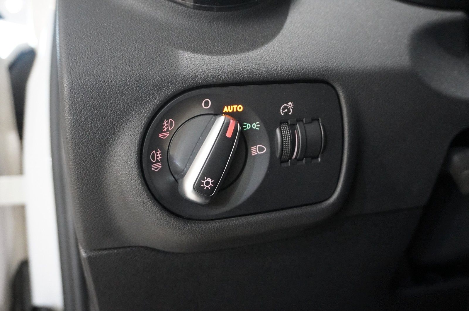 Fahrzeugabbildung Audi A1 1.4 TFSI NAVI/BI-XENON/SHZ/SPORT/PDC/TEMP/AHK
