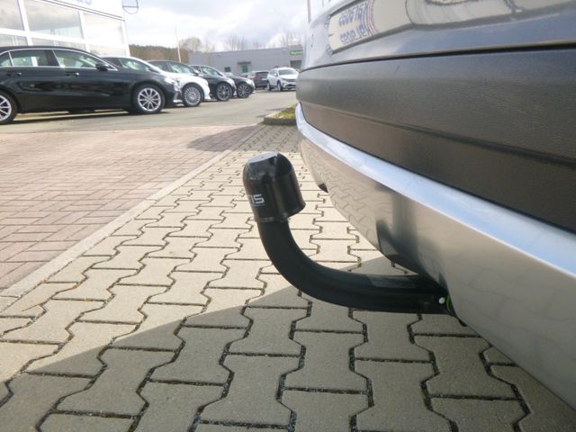 Fahrzeugabbildung Mercedes-Benz GLA 200 >AUT/AHK/NAV/KAM/LED-Licht/LEDER<