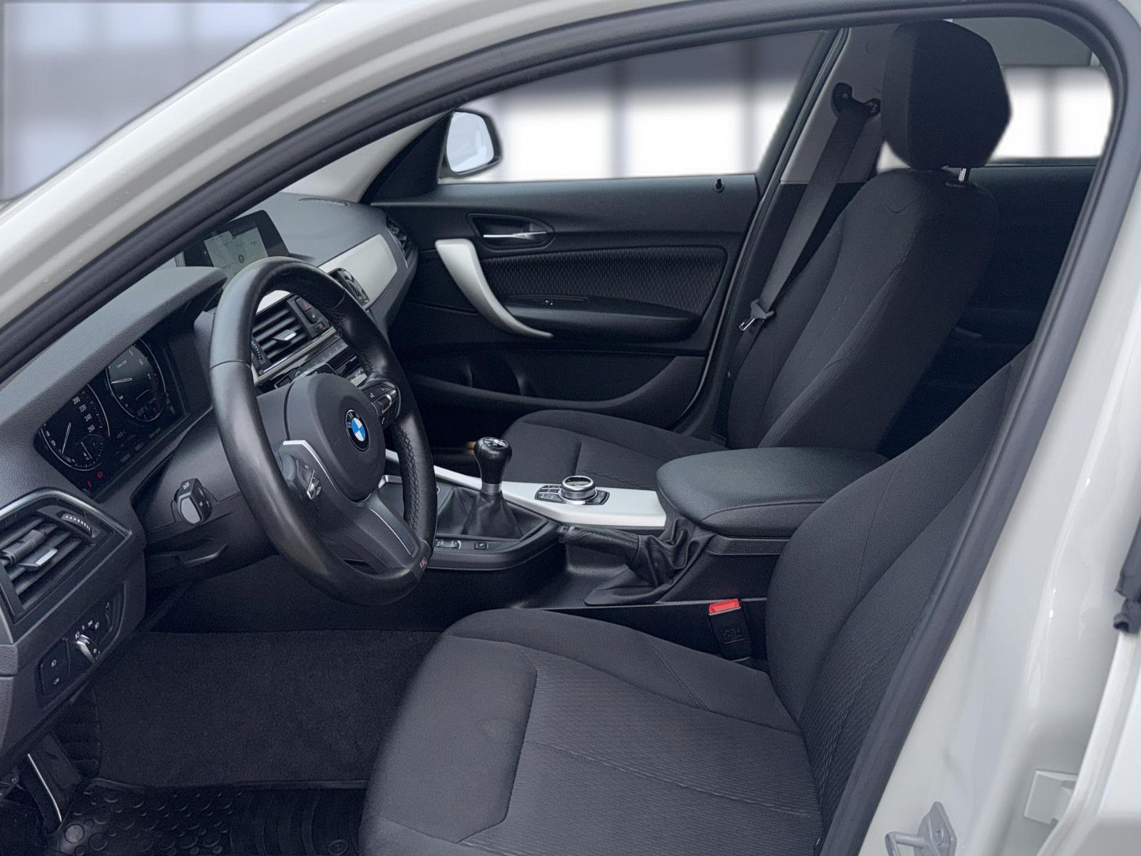 Fahrzeugabbildung BMW 116  Limousine 5-trg.  Advantage/ unfallfrei