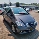 Mercedes-Benz A -Klasse A 180/LEDER/SERVICE TÜV NEU/AUTOMATIK - gebrauchte Mercedes-Benz A 180 aus dem Jahr 2010