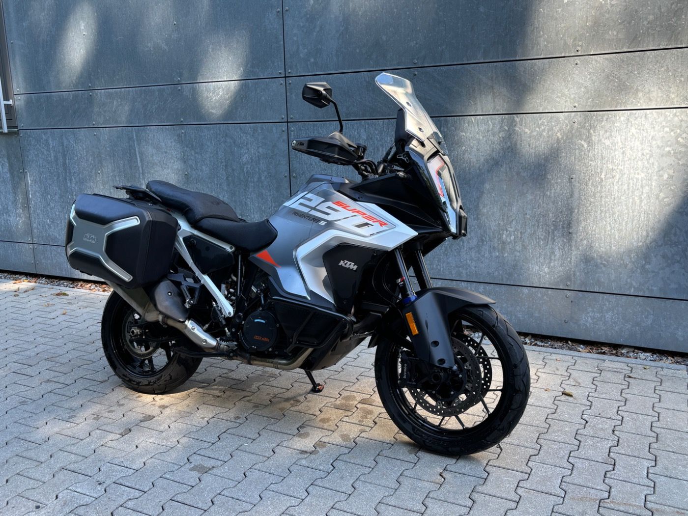 Fahrzeugabbildung KTM 1290 Super Adventure S Techpack Koffer Sturzbüge