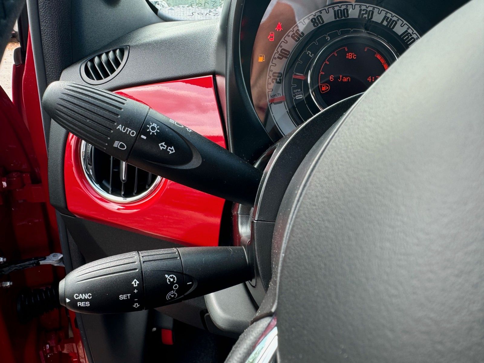 Fahrzeugabbildung Fiat 500 HATCHBACK MY23 1.0 GSE PDC CARPLAY TEMPOMAT