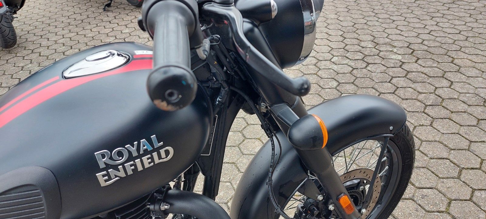Fahrzeugabbildung Royal Enfield CLASSIC 350   Black /Black  nur 1700 KM