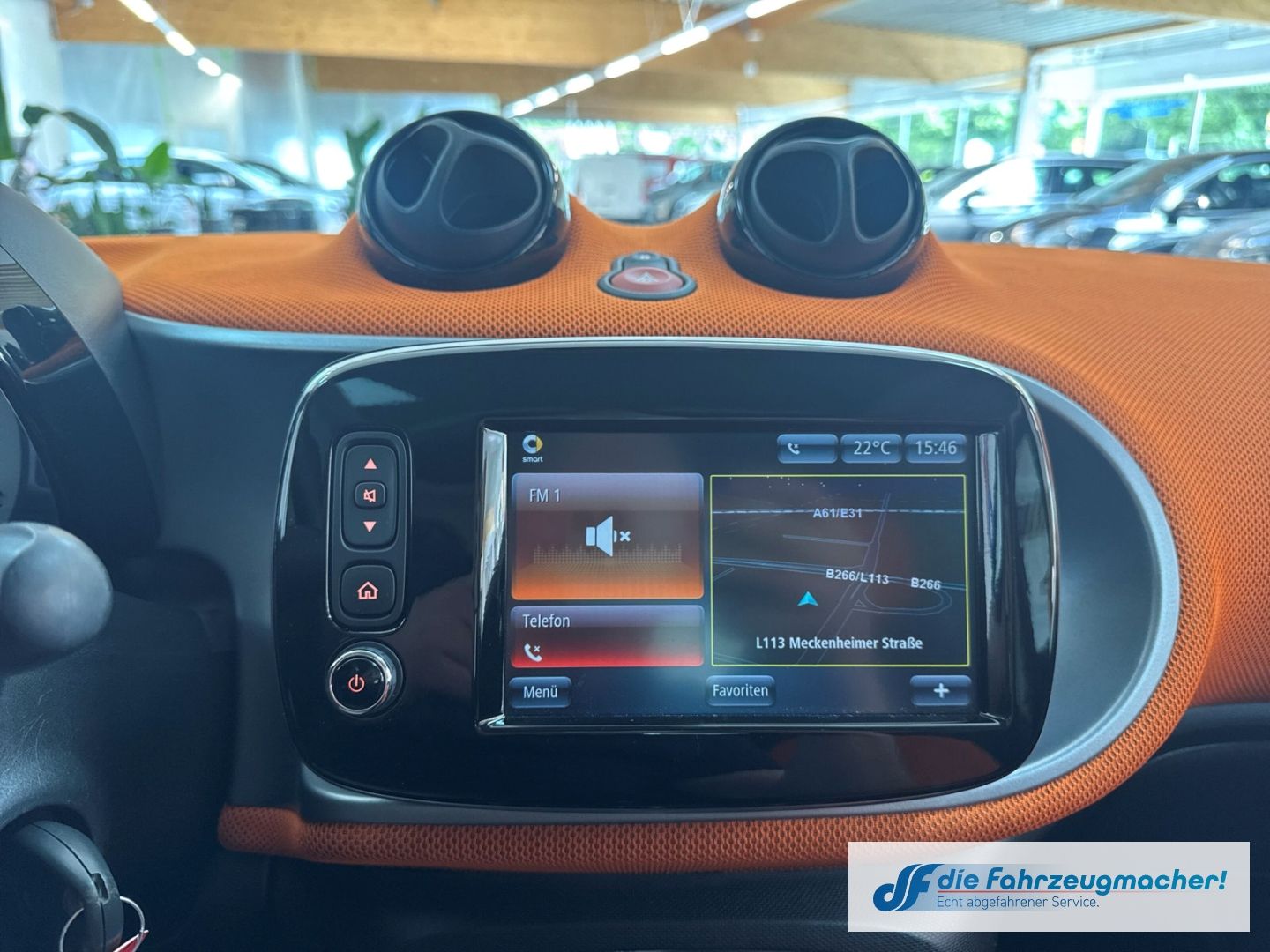 Fahrzeugabbildung Smart fortwo coupe Basis 52 kW Panorama Navi Klimaauto